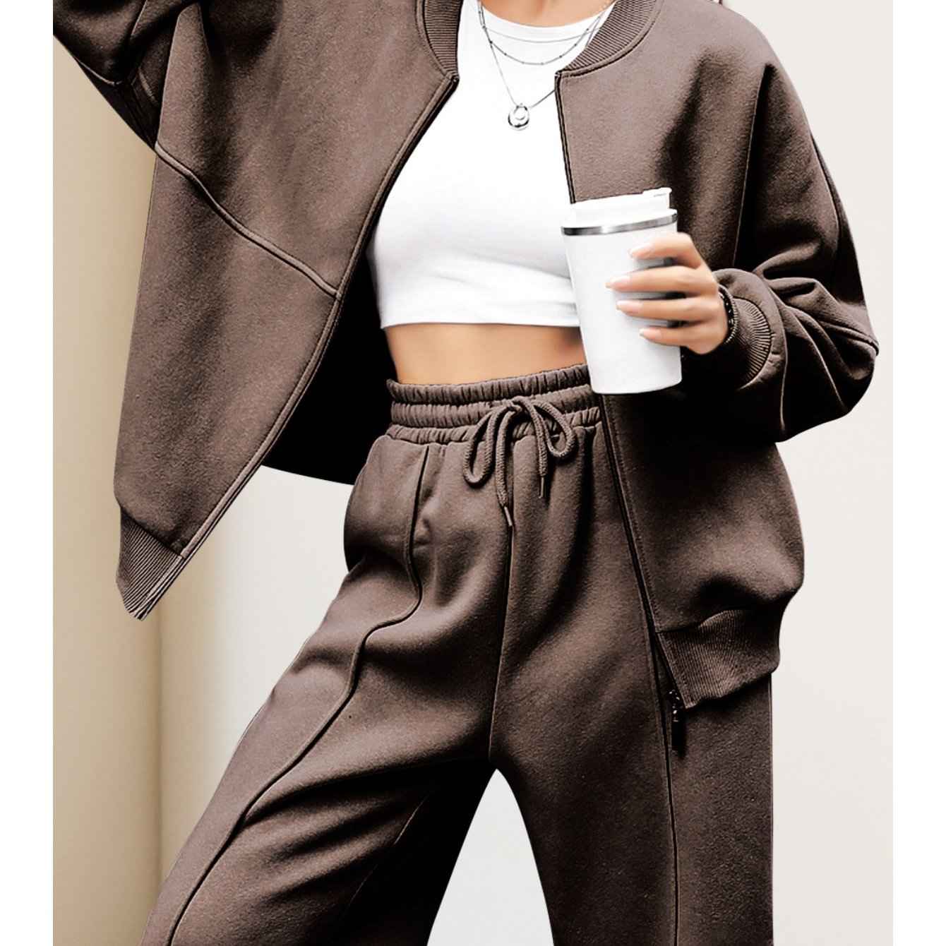 Women's two-piece sports outfit (long sleeves, zipper style, loose trouser legs) travel and casual outfit, sports and track outfit, autumn outfit, comfortable women's sports outfit, suitable for wearing in any occasion. Very suitable for traveling, exerci