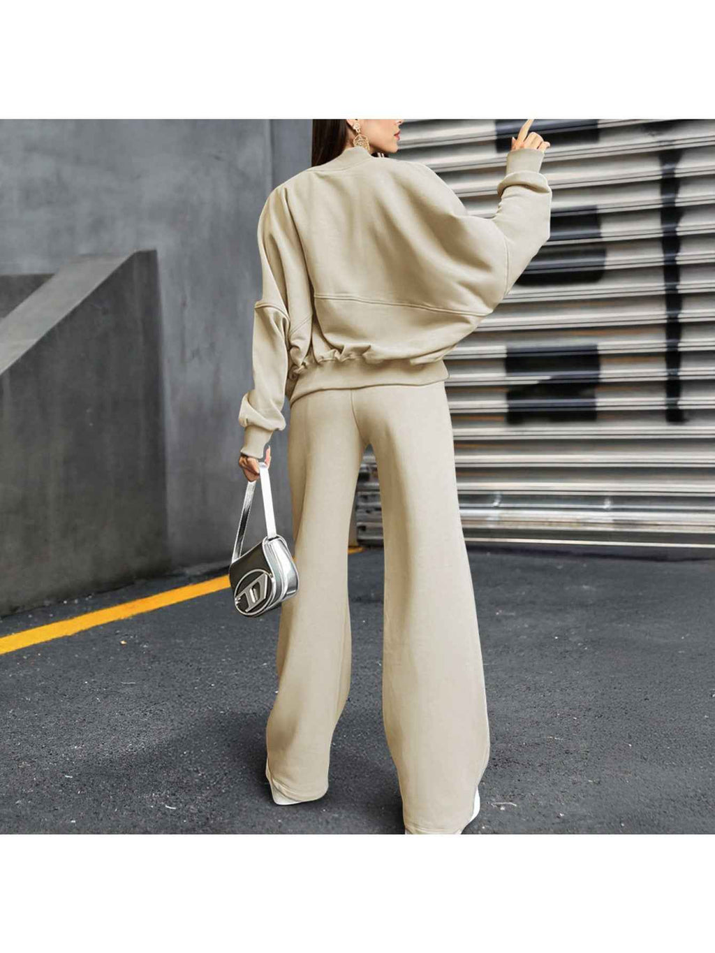 Women's two-piece sports outfit (long sleeves, zipper style, loose trouser legs) travel and casual outfit, sports and track outfit, autumn outfit, comfortable women's sports outfit, suitable for wearing in any occasion. Very suitable for traveling, exerci